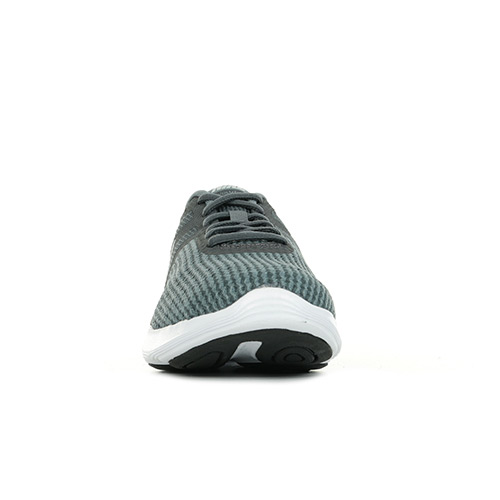 Nike Revolution 4
