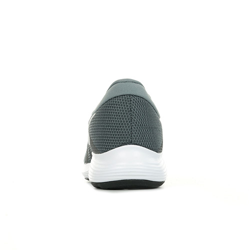 Nike Revolution 4
