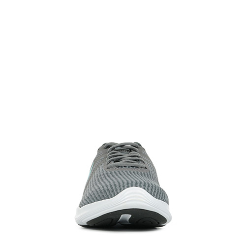 Nike Revolution 4