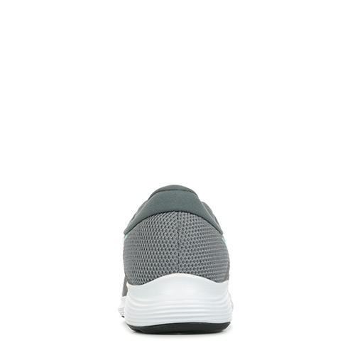 Nike Revolution 4