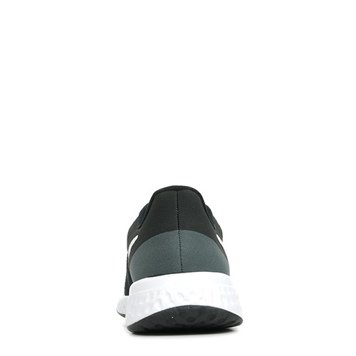 Nike Revolution 5