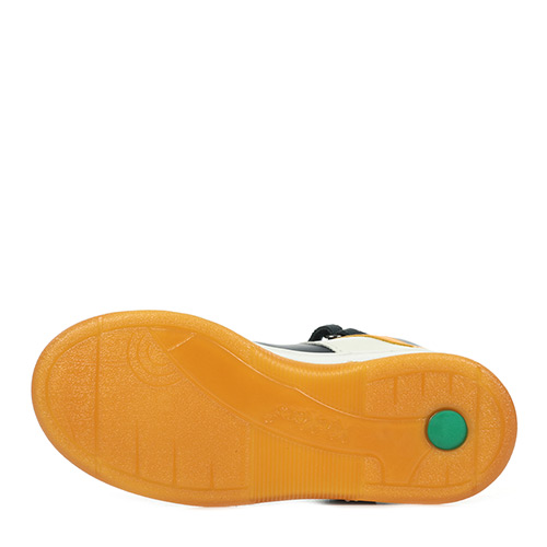Kickers Kick Alien