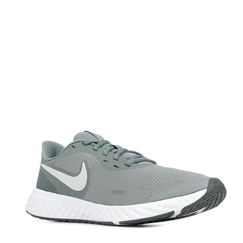 Nike Revolution 5