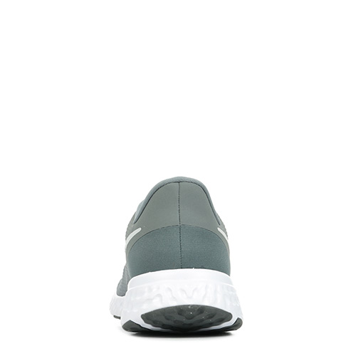 Nike Revolution 5
